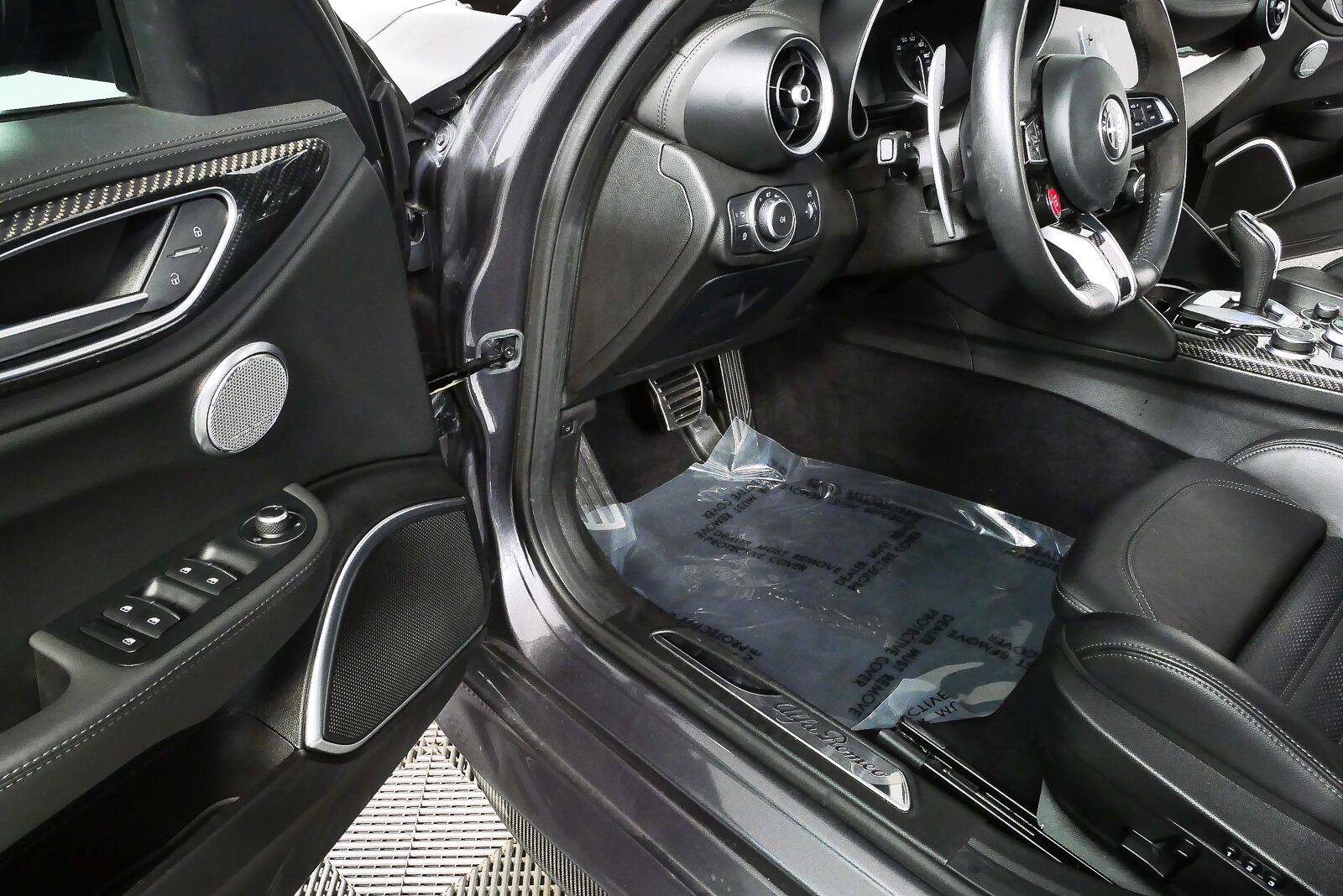 Used 2023 Alfa Romeo Giulia Quadrifoglio RWD image 10