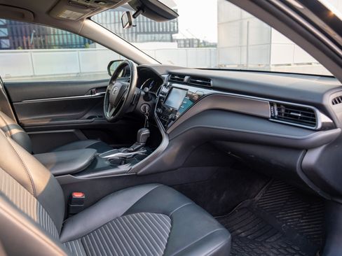 Used 2019 Toyota Camry SE FWD image 23