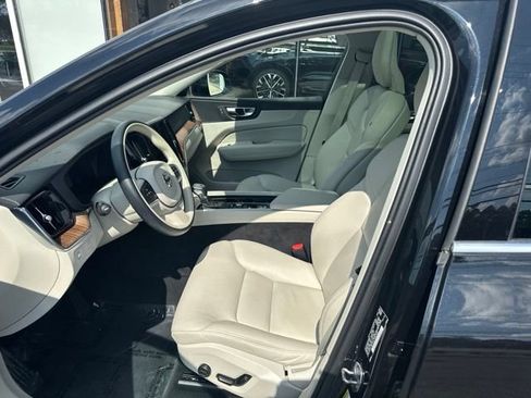 Used 2021 Volvo XC60 T5 Momentum w/ Climate Package AWD/4WD image 20