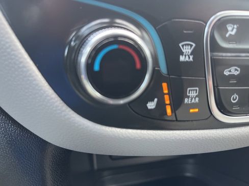Used 2023 Chevrolet Equinox LT image 19