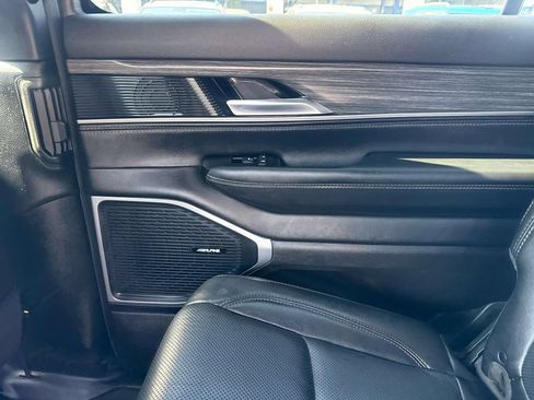Used 2024 Jeep Wagoneer L Series II w/ Flexible Seating Group RWD image 13