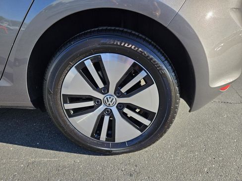 Used 2016 Volkswagen e-Golf SE w/ DC Fast Charging Package image 33