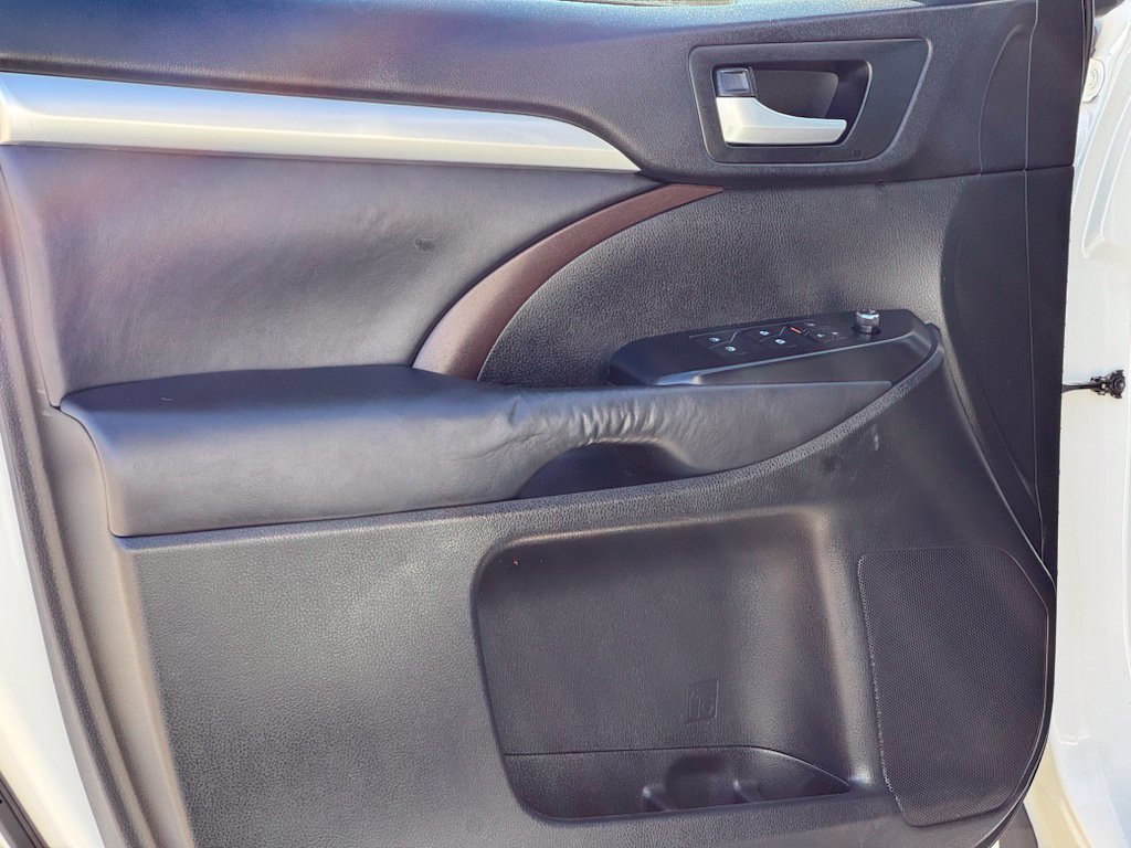 Used 2015 Toyota Highlander XLE FWD image 8