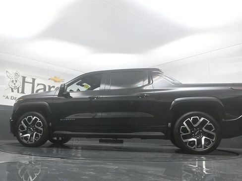 Used 2024 Chevrolet Silverado EV RST AWD/4WD image 5