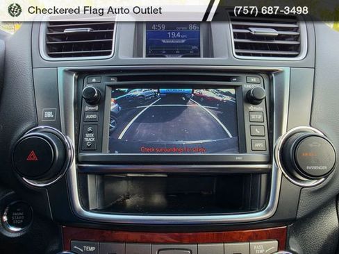 Used 2013 Toyota Highlander Limited image 18