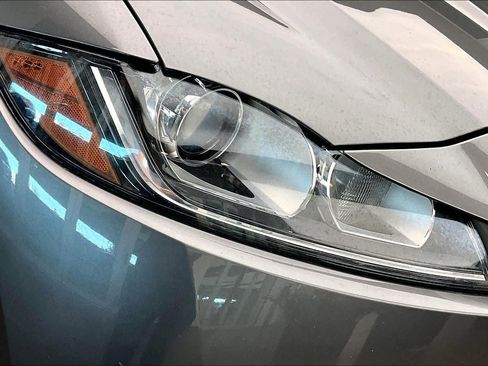 Used 2019 Jaguar F-PACE Premium image 52