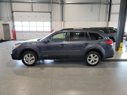 Used 2014 Subaru Outback 2.5i Limited w/ Accessory Value Package (OYS) AWD/4WD image 4