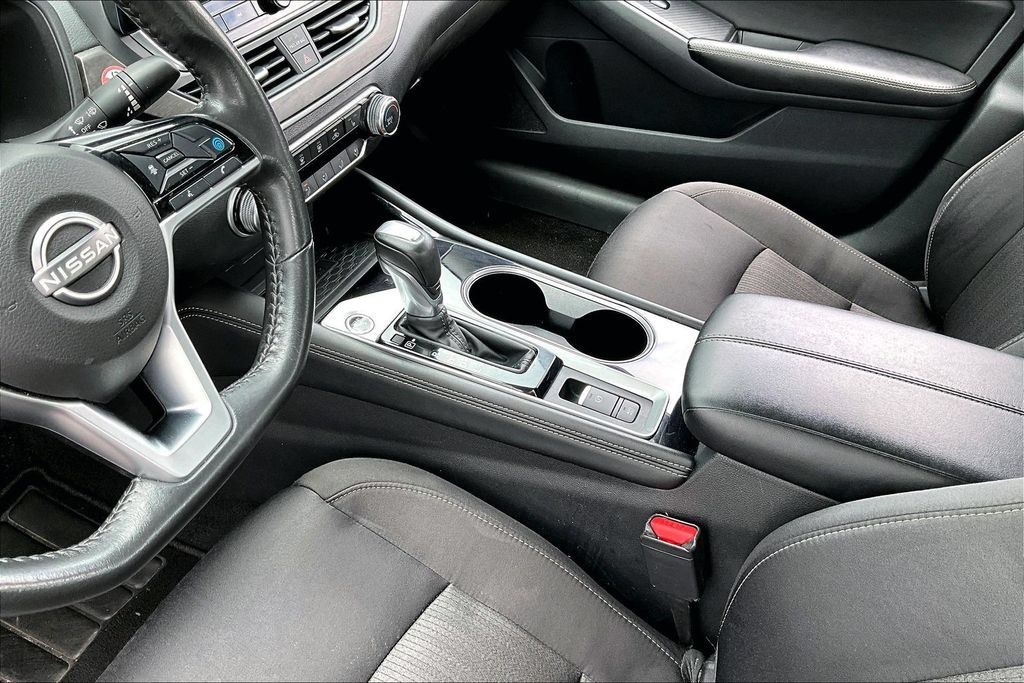 Used 2024 Nissan Altima 2.5 SV w/ SV Premium Package FWD image 16