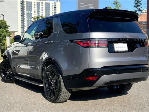 Certified 2025 Land Rover Discovery Dynamic SE AWD/4WD image 11