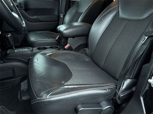 Used 2015 Jeep Wrangler Unlimited Sahara image 22