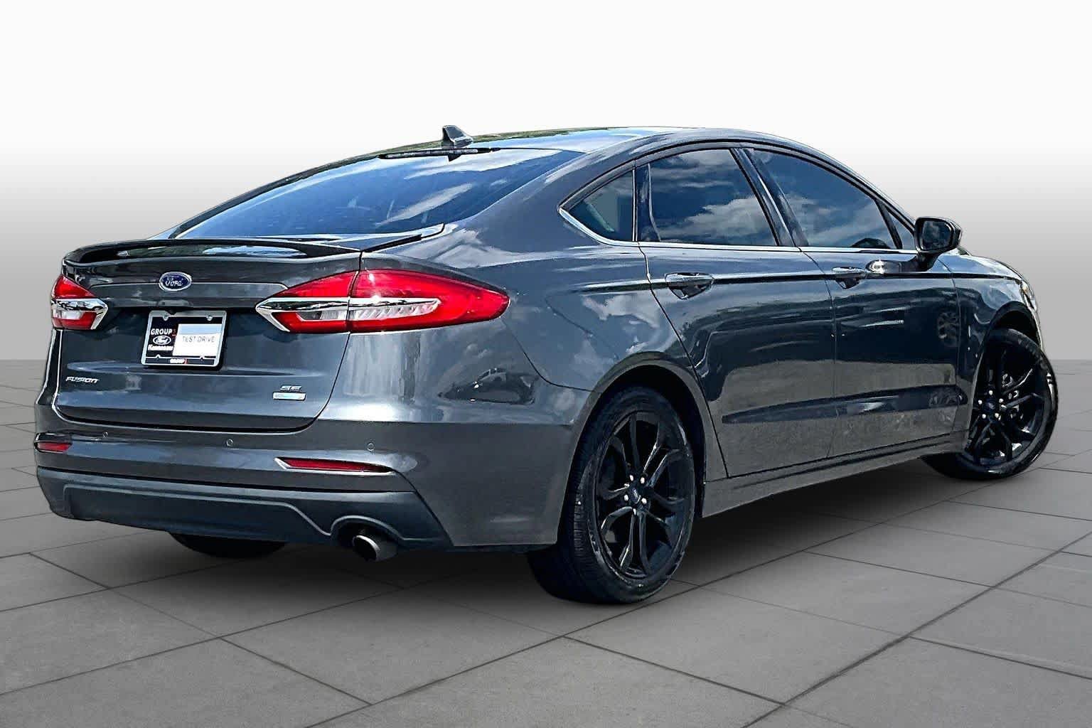 Used 2019 Ford Fusion SE w/ Equipment Group 151A FWD image 13