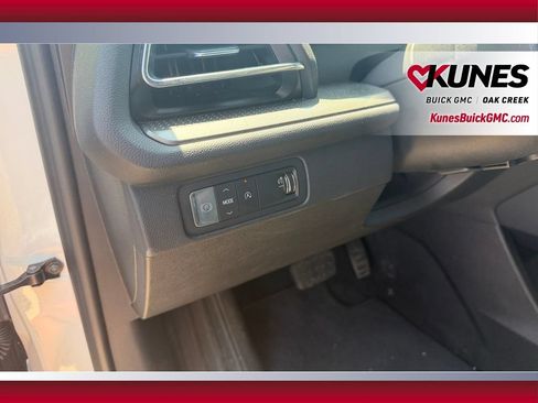 Used 2024 Chevrolet Traverse LT FWD image 19