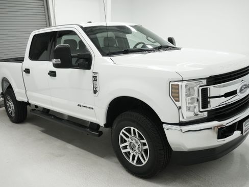 Used 2018 Ford F250 XLT AWD/4WD image 2