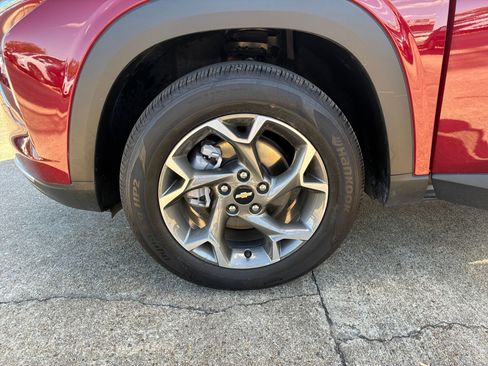 Used 2025 Chevrolet Trax LT w/ LT Convenience Package image 23