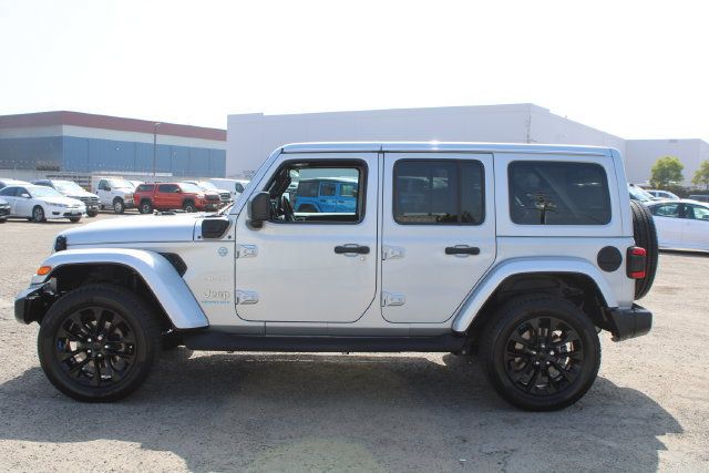 Used 2023 Jeep Wrangler Unlimited Sahara w/ Cold Weather Group AWD/4WD image 7