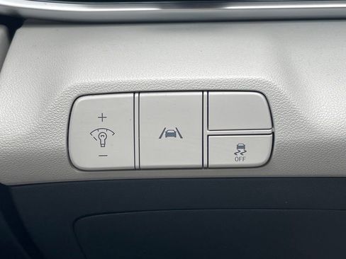 Used 2023 Hyundai Elantra Limited image 15