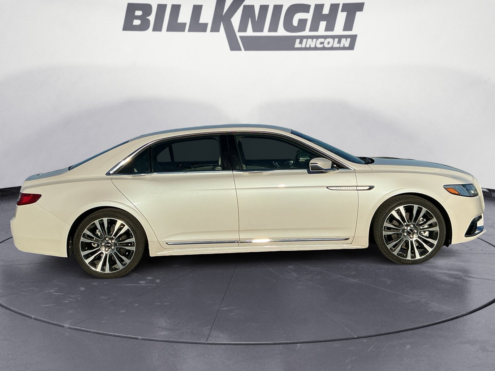 Used 2017 Lincoln Continental Select w/ Climate Package FWD image 7
