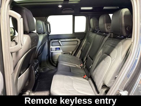 Used 2022 Land Rover Defender 110 SE image 11