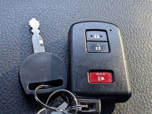 Used 2022 Toyota Tacoma TRD Sport image 32