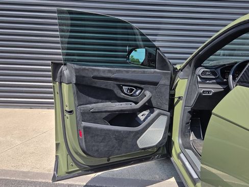 Used 2023 Lamborghini Urus Performante AWD/4WD image 6