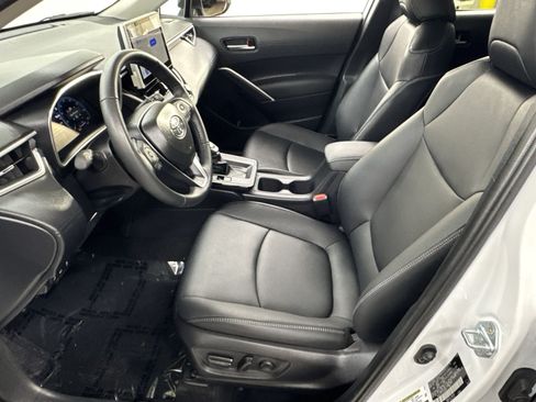 Used 2026 Toyota Corolla Cross XLE AWD/4WD image 16