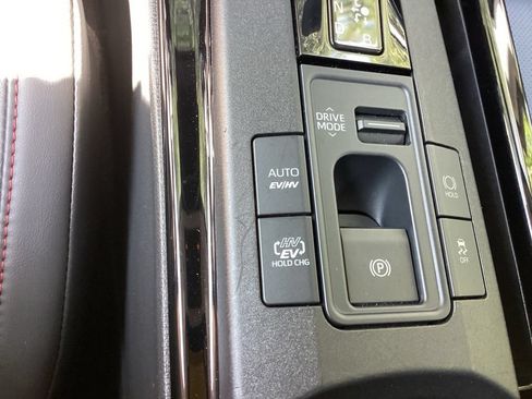 Used 2024 Toyota Prius Prime FWD image 17