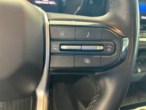 Used 2024 Chevrolet Colorado LT RWD image 42