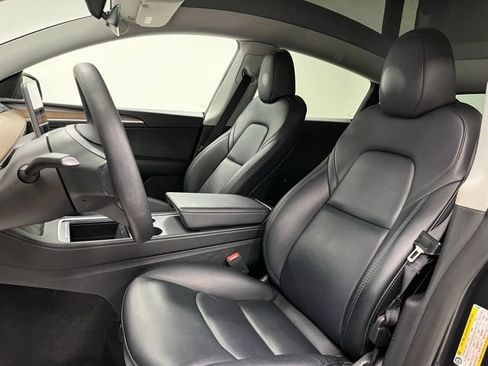 Used 2024 Tesla Model Y 2WD image 22
