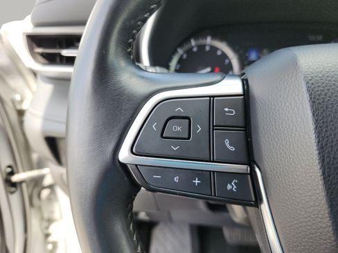 Used 2021 Toyota Highlander XLE FWD image 30
