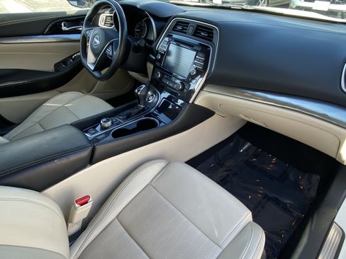 Used 2023 Nissan Maxima SV w/ Floor Mat Group FWD image 8