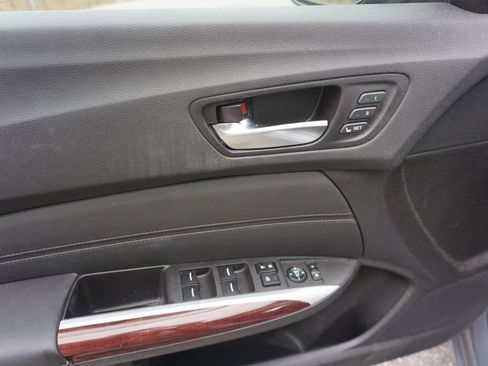 Used 2015 Acura TLX w/ Technology Package image 3