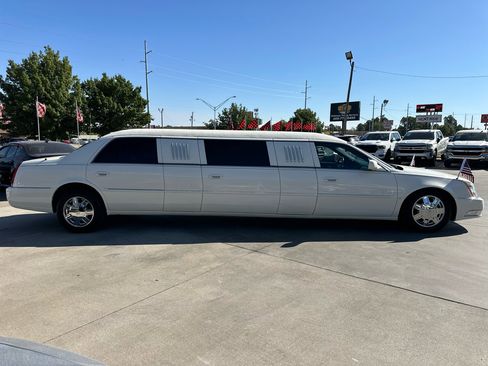 Used 2009 Cadillac DTS Limousine image 9