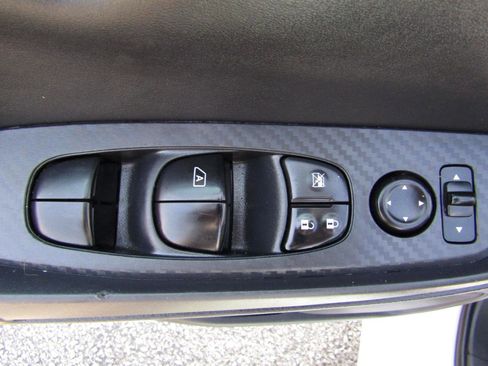 Used 2022 Nissan Sentra SV FWD image 11