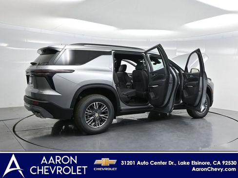 New 2026 Chevrolet Traverse LT w/ Driver Confidence Package image 4