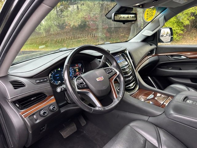 Used 2020 Cadillac Escalade Premium Luxury w/ Escalade Sport Edition AWD/4WD image 5