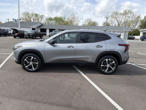 New 2026 Chevrolet Trax RS w/ Sunroof Package FWD image 11