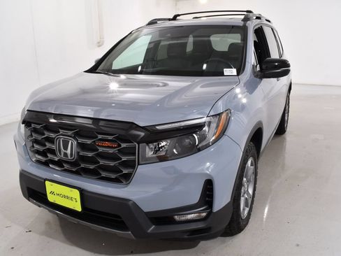 Used 2025 Honda Passport TrailSport image 2