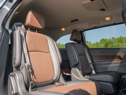 Used 2025 Honda Odyssey Elite image 17