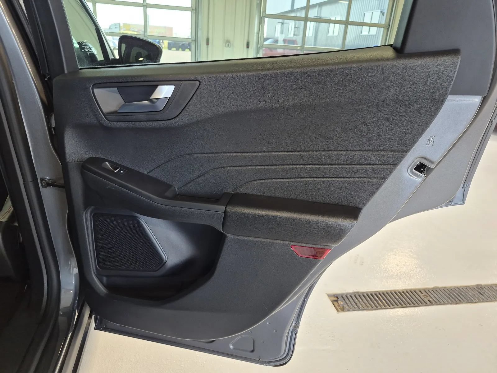 Used 2025 Ford Escape ST-Line Select AWD/4WD image 34