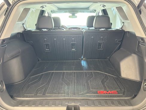 Used 2023 GMC Terrain SLT w/ Tech Package FWD image 7