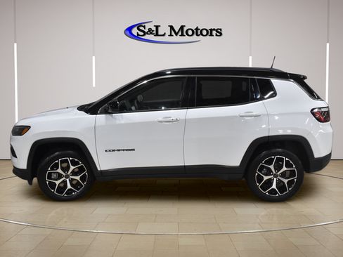 Used 2025 Jeep Compass Limited AWD/4WD image 4