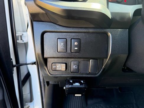 Used 2022 Toyota Tacoma SR AWD/4WD image 16