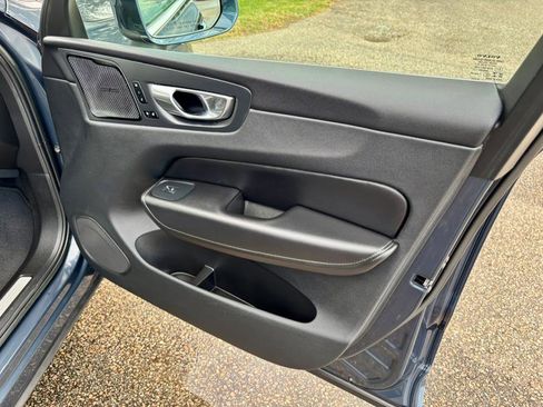 Used 2022 Volvo XC60 B5 Inscription w/ Climate Package image 10