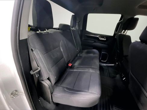 Used 2023 GMC Sierra 1500 SLE image 25