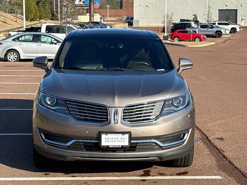 Used 2018 Lincoln MKX Reserve w/ Driver Assistance Package image 2