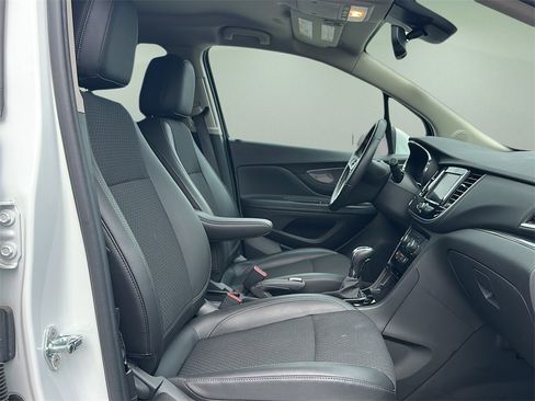 Used 2022 Buick Encore Preferred w/ Safety Package image 21