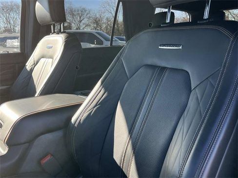 Used 2024 Ford Expedition Platinum image 32