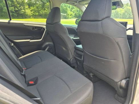 Used 2020 Toyota RAV4 LE FWD image 23