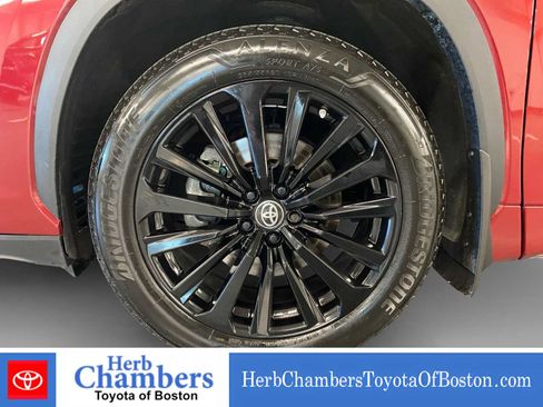 Used 2024 Toyota Highlander XSE AWD/4WD image 9