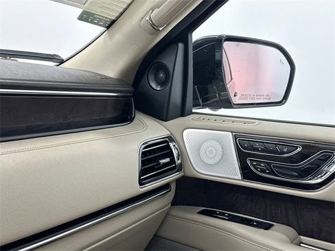 Used 2021 Lincoln Navigator Reserve w/ Luxury Package image 38